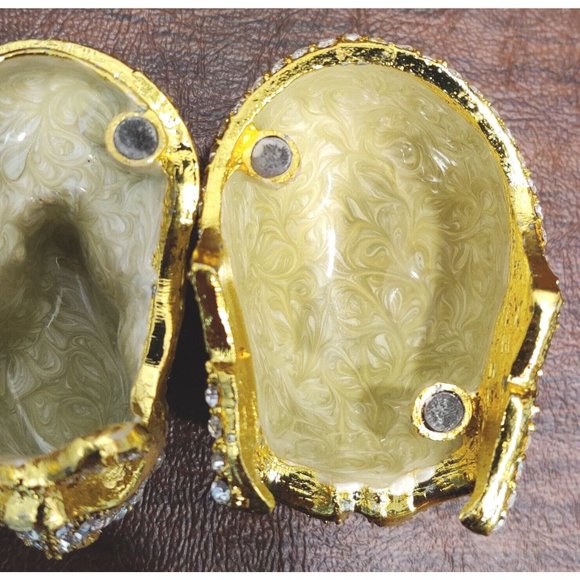 Golden Skull Trinket Jewelry Box with Stunning Rhinestone? Appx 2.75x2x2.5" - Picture 13 of 16